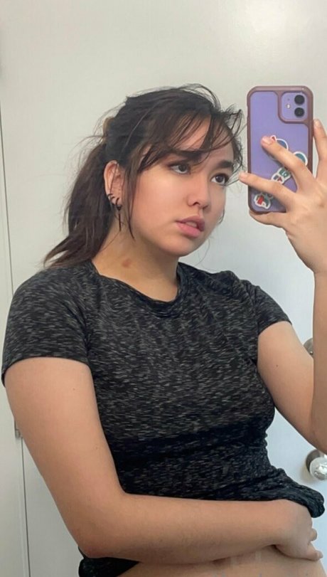 yandericia pornographic model images