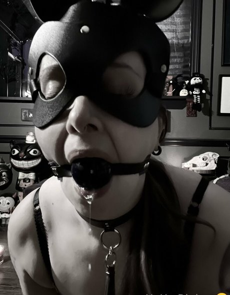 ripley1111 erotic pornstar img