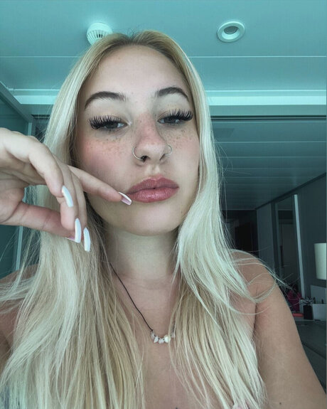 ari_ hd star galleries