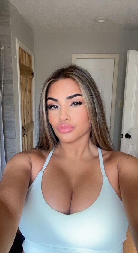 Cam Cordova adult model pictures