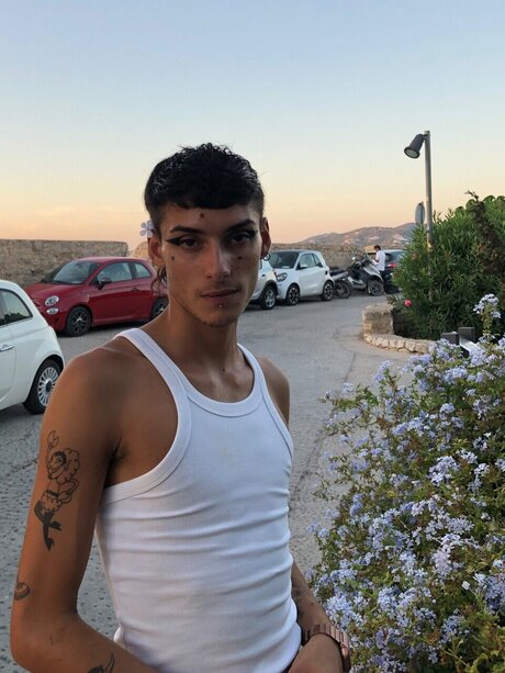 Junihspears model pornographic picture