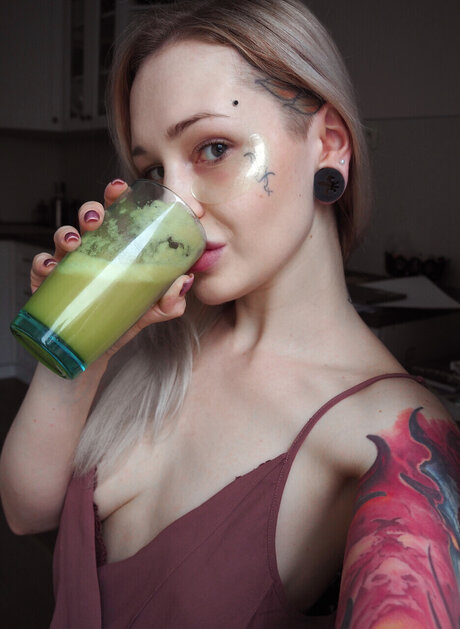 Ira Di pretty model pics