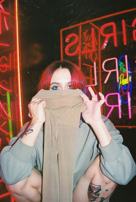 Bonnie Allison sexy star pics