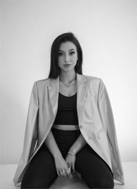 Petite Marie model hd photo