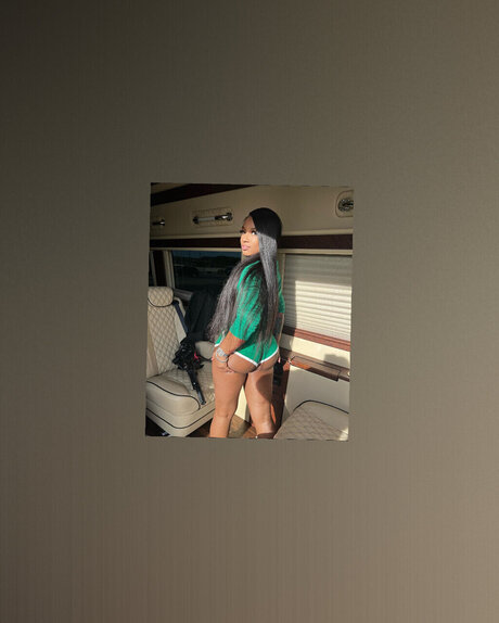 Famousocean hd model photos