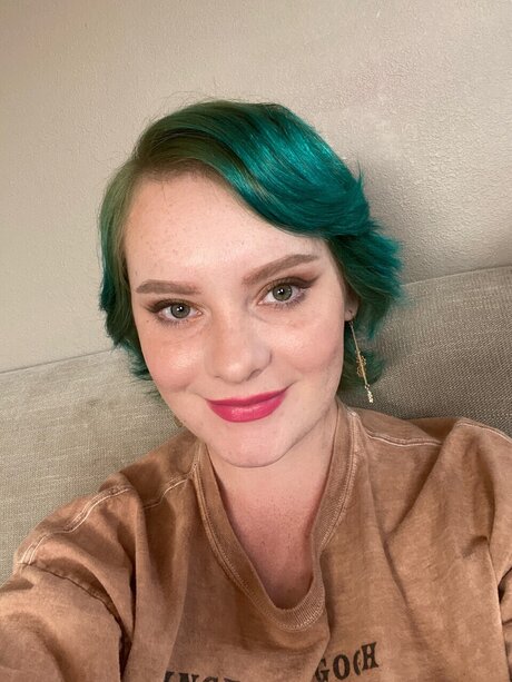 PineappleBrat__ xxx actress pic