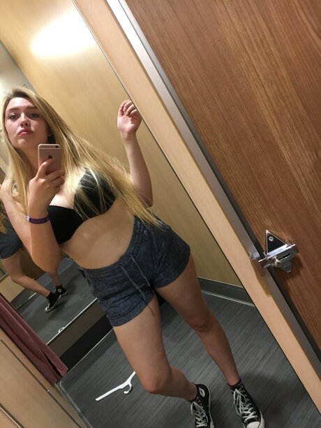 Rainnn erotic star img