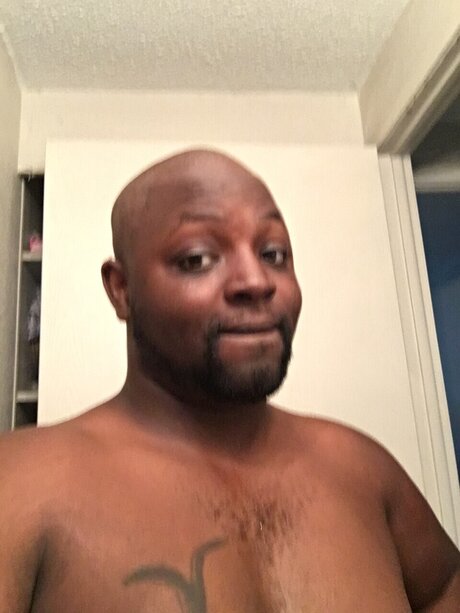 Isaac Hall nude star pic