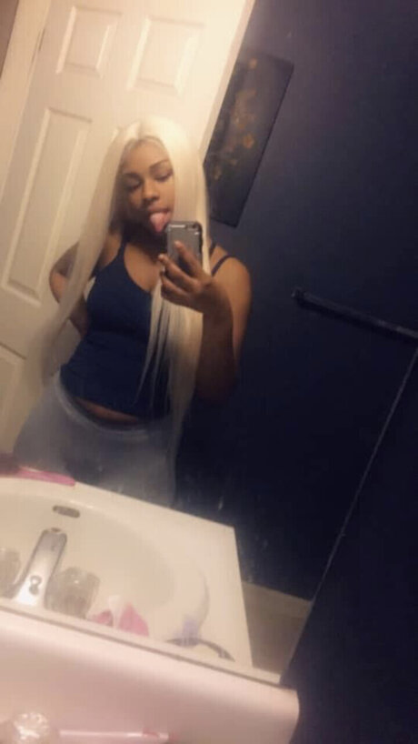 HoneyNut03_ pornographic star image