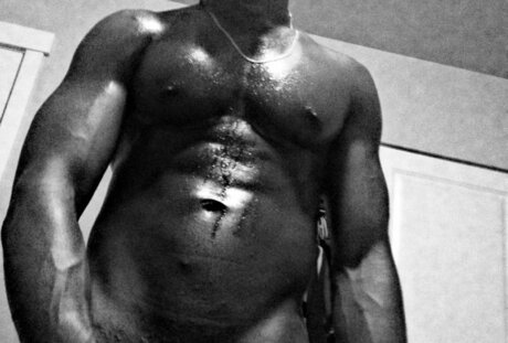 Mr R A W reaches all walls_ erotic model gallery