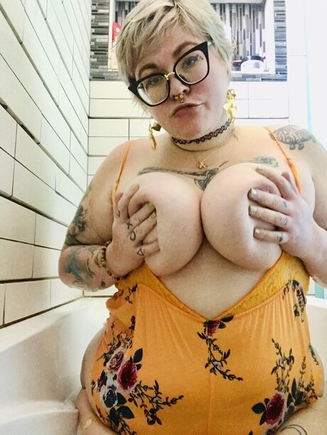 Morticia Fattums model beautiful images