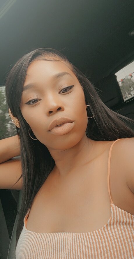 SuuupaThick model perfect img