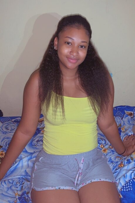 Urstrully model nudes image