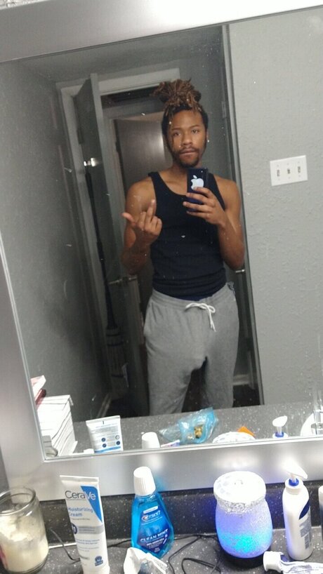 Longlaster art star pic