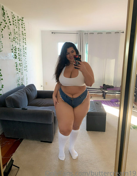 thick latina milf onlyfans sex picture