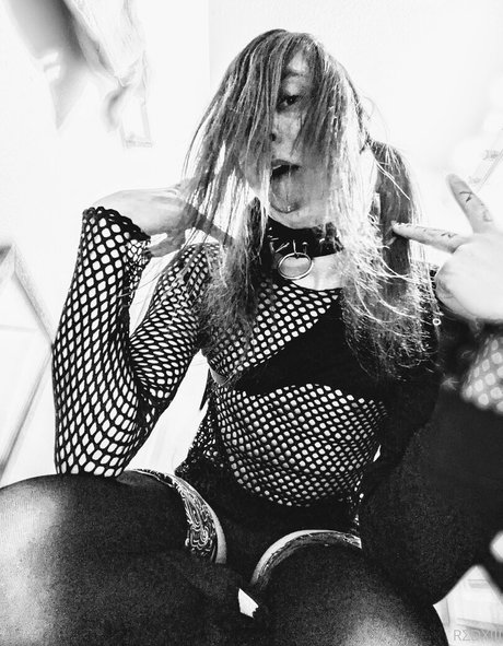 n somnium erotic model pic