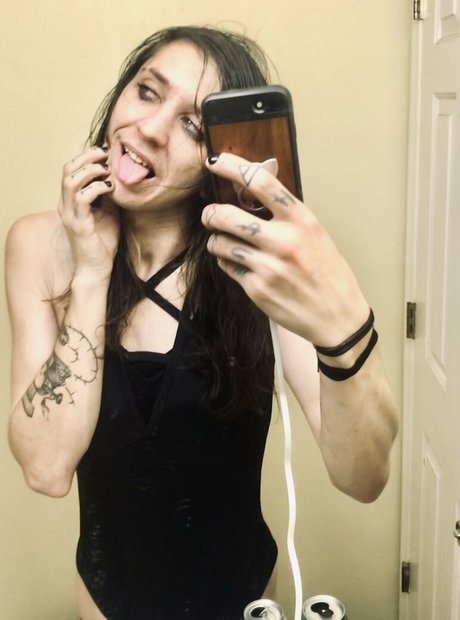 n somnium pretty model pic