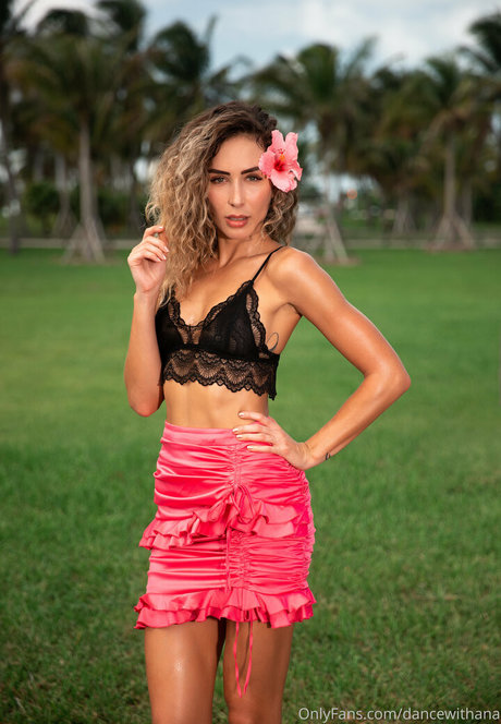 dancewithana nude actress pics