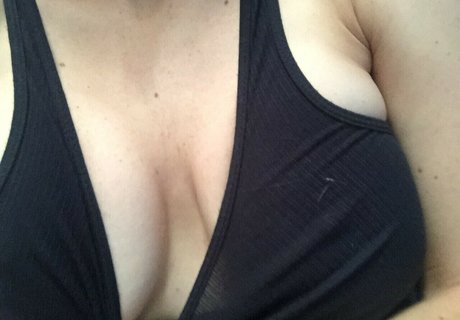 Iliza Shlesinger pornstar nude picture