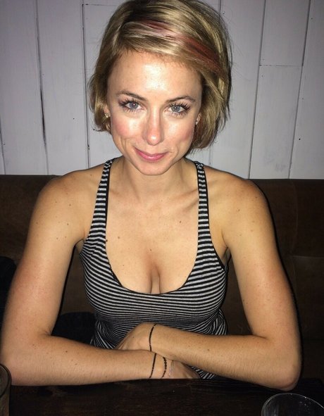 Iliza Shlesinger erotic pornstar pic