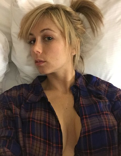 Iliza Shlesinger naked star pictures