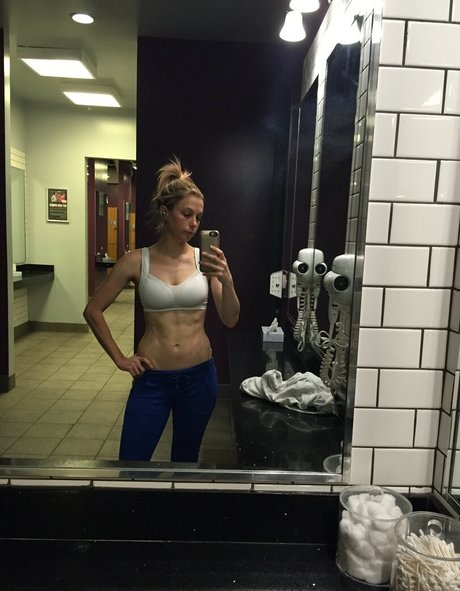 Iliza Shlesinger star top photo