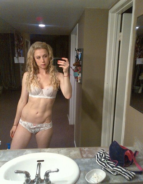 Iliza Shlesinger model exclusive archive