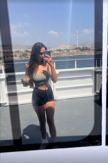 curvy shemale onlyfans nude archive