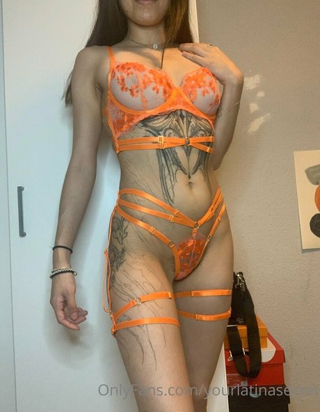 tiny onlyfans hot nude pictures