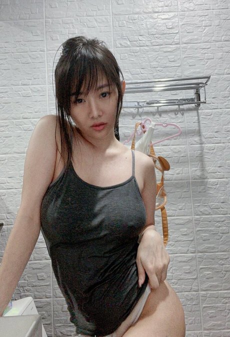 munkawx erotic model picture