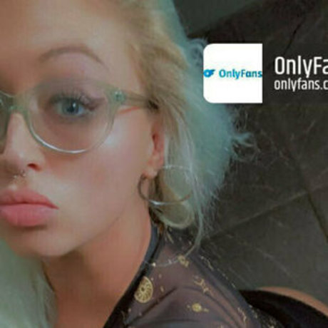 porcelainprincess90 adult model photo