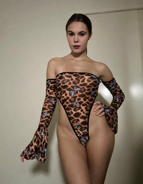 tiny onlyfans pornographic picture