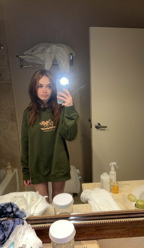 karsyngrayy hot actress img