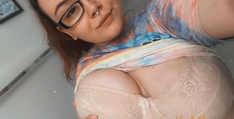 bratty britt420 model sexy pictures