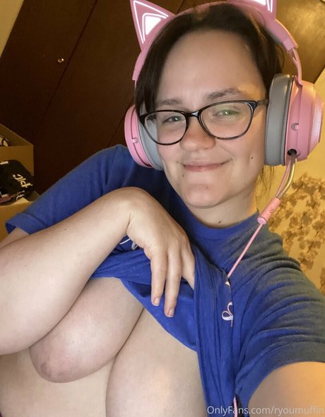 katiebuggz exclusive star image