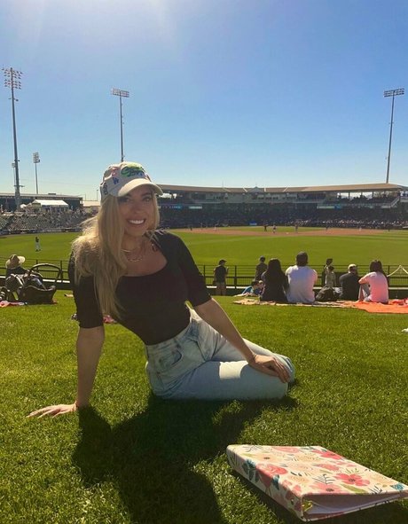 Taylor Mathis pornstar naked img