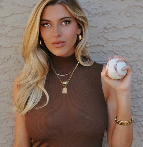 Taylor Mathis pornstar gallery