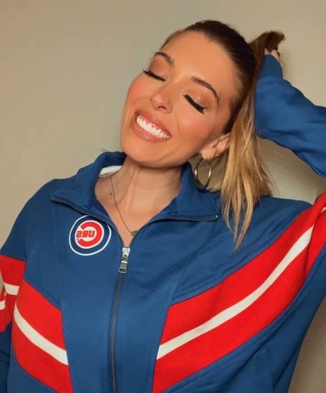 Taylor Mathis pretty actress picture