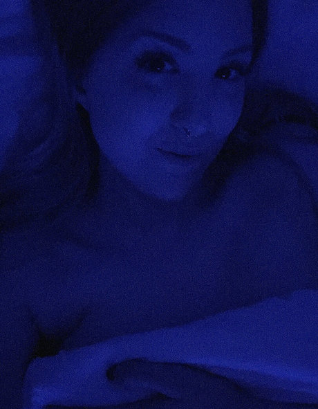 binamusik model nude gallery