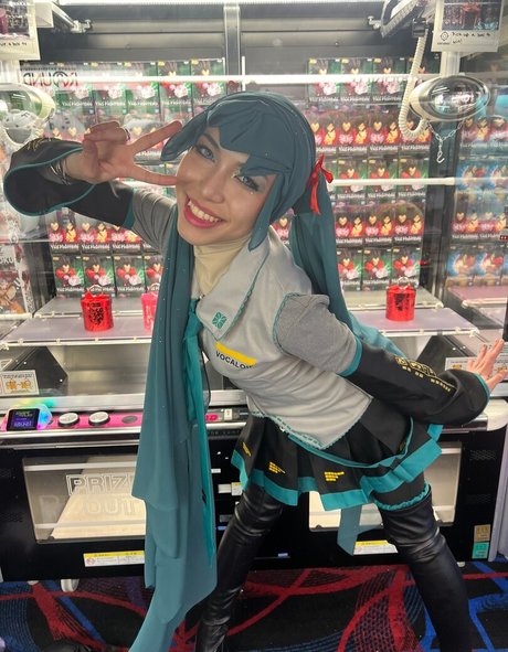 pool threesome onlyfans hot sexy gallery