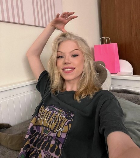 Sonyaplush high quality actress picture