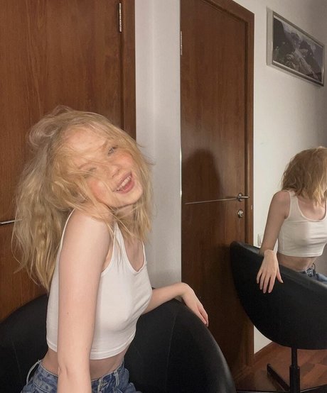 Sonyaplush hot model pictures