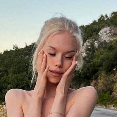 Sonyaplush star sexy photos