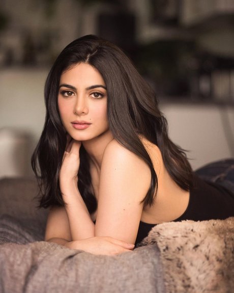 Emeraude Toubia star sex picture