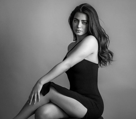 Emeraude Toubia hd actress picture