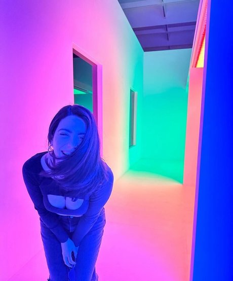 Emeraude Toubia pornographic model pic