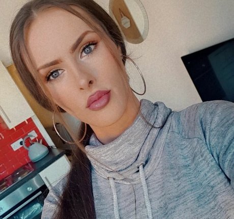 smile onlyfans sexy photo