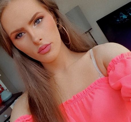 Nikki Harper model beautiful images