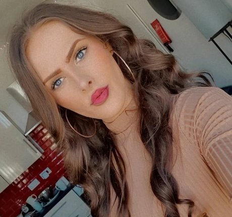 Nikki Harper art model photos