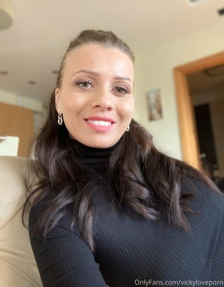 vickyloveporn pretty model picture